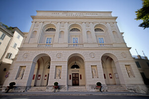 Фасада - Театър на операта - Сполето - гид в Италии