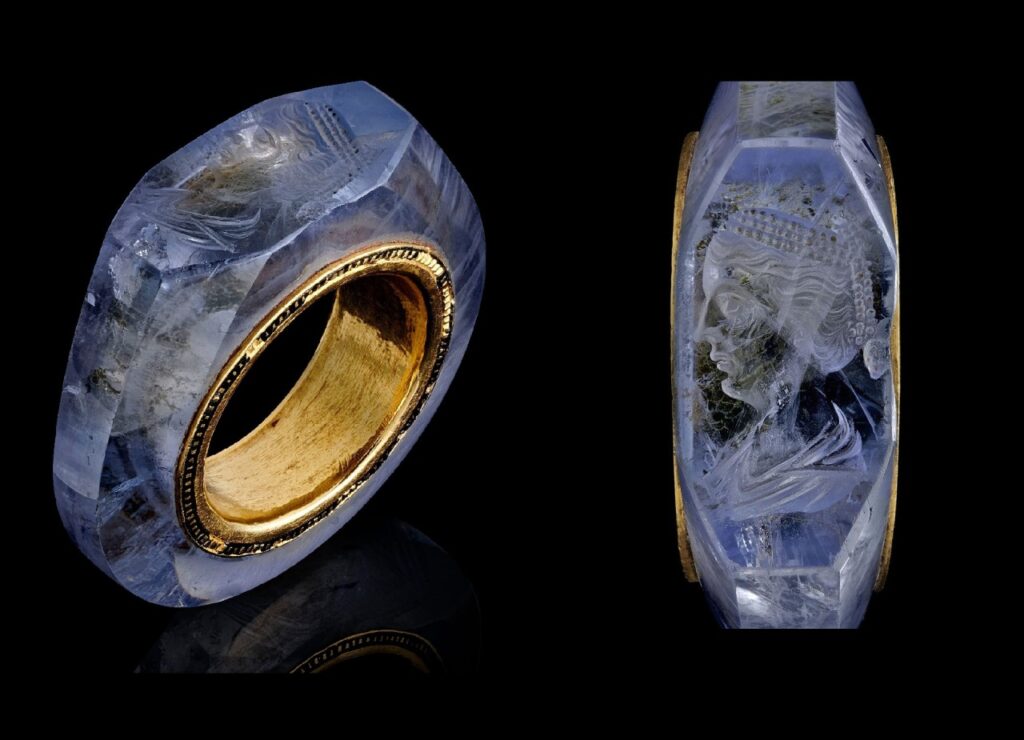 Calligola sapphire ring
