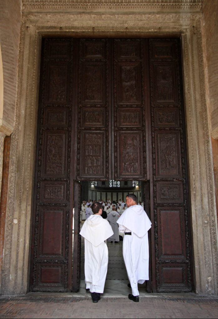 Entrée de la basilique Santa Sabina